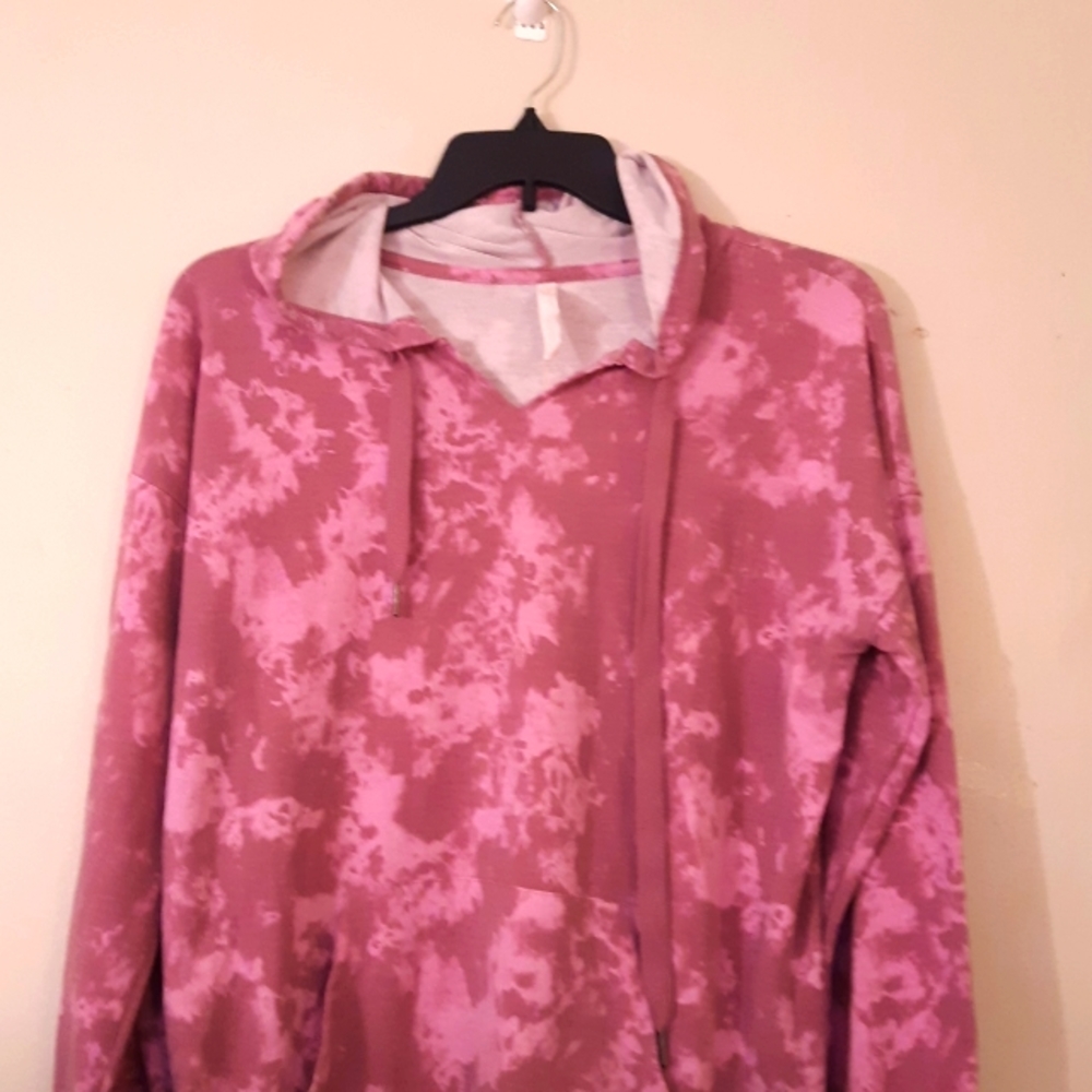 Women's top tie dye comfortable fashionable .